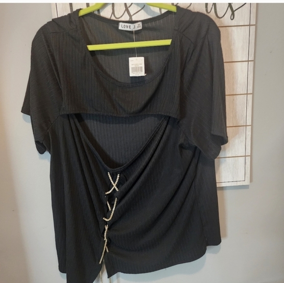 🍂🍁NWOT LOVE J DIAMOND LACE UP TOP SIZE 3X - Picture 2 of 6